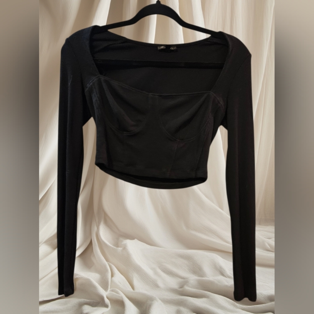 Dynamite Women's Medium Ribbed Long-Sleeved Black Crop Top